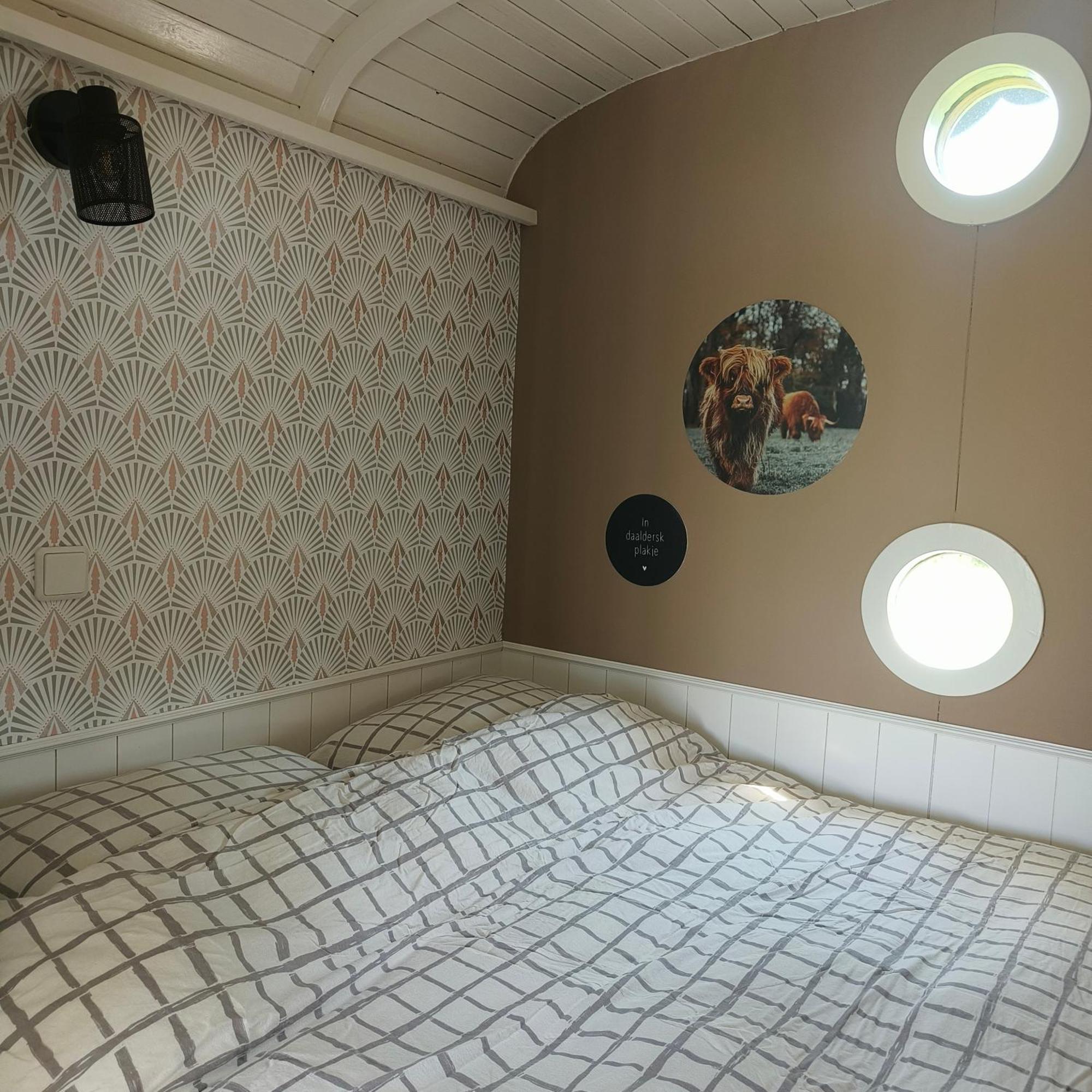 Pipowagen 'T Strunerke Augustinusga Buitenkant foto